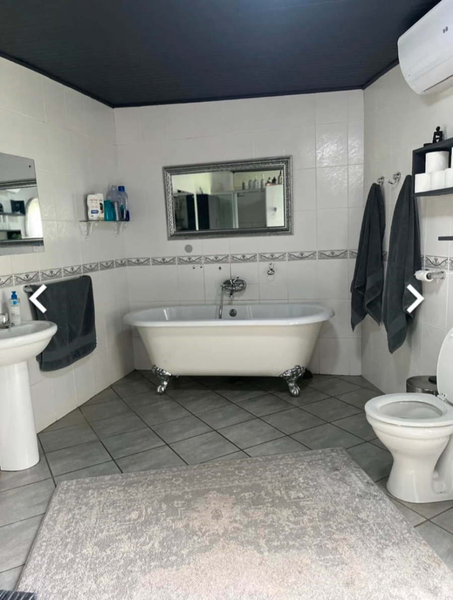 6 Bedroom Property for Sale in Lindequesdrif North West